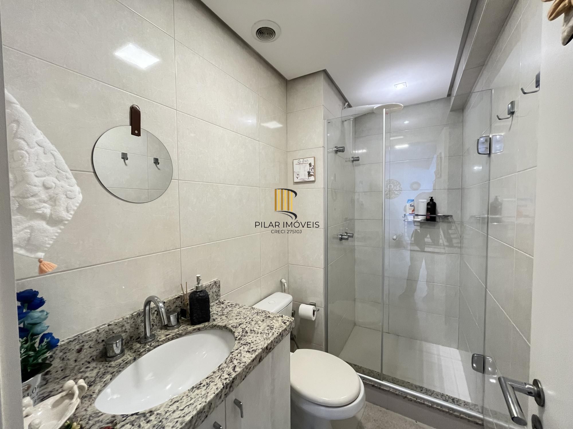 Apartamento de 2 quartos, suíte e 1 vaga de garagem no bairro Santana em POA/RS