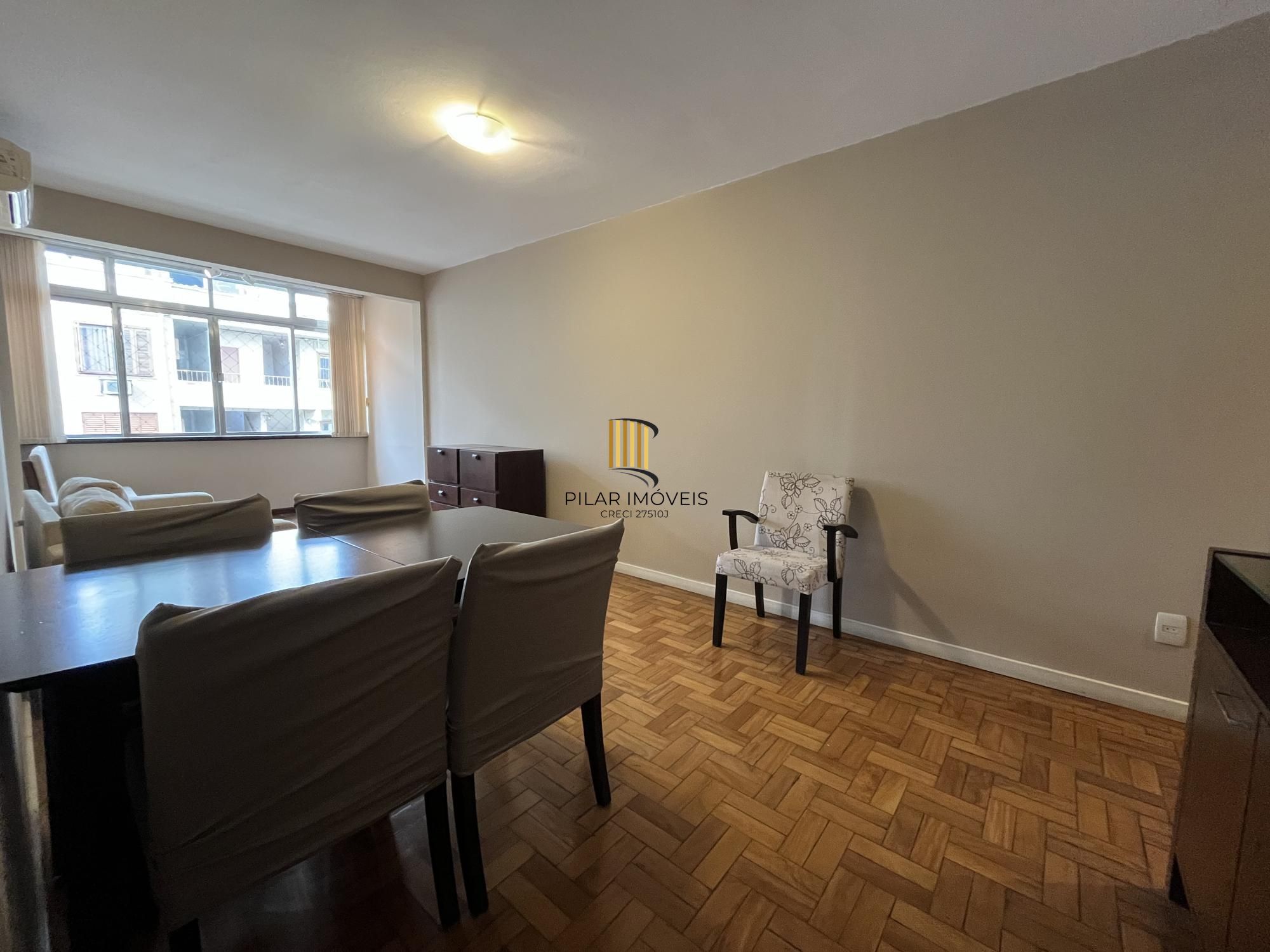 Apartamento de dois quartos e uma vaga de garagem no bairro Auxiliadora em POA