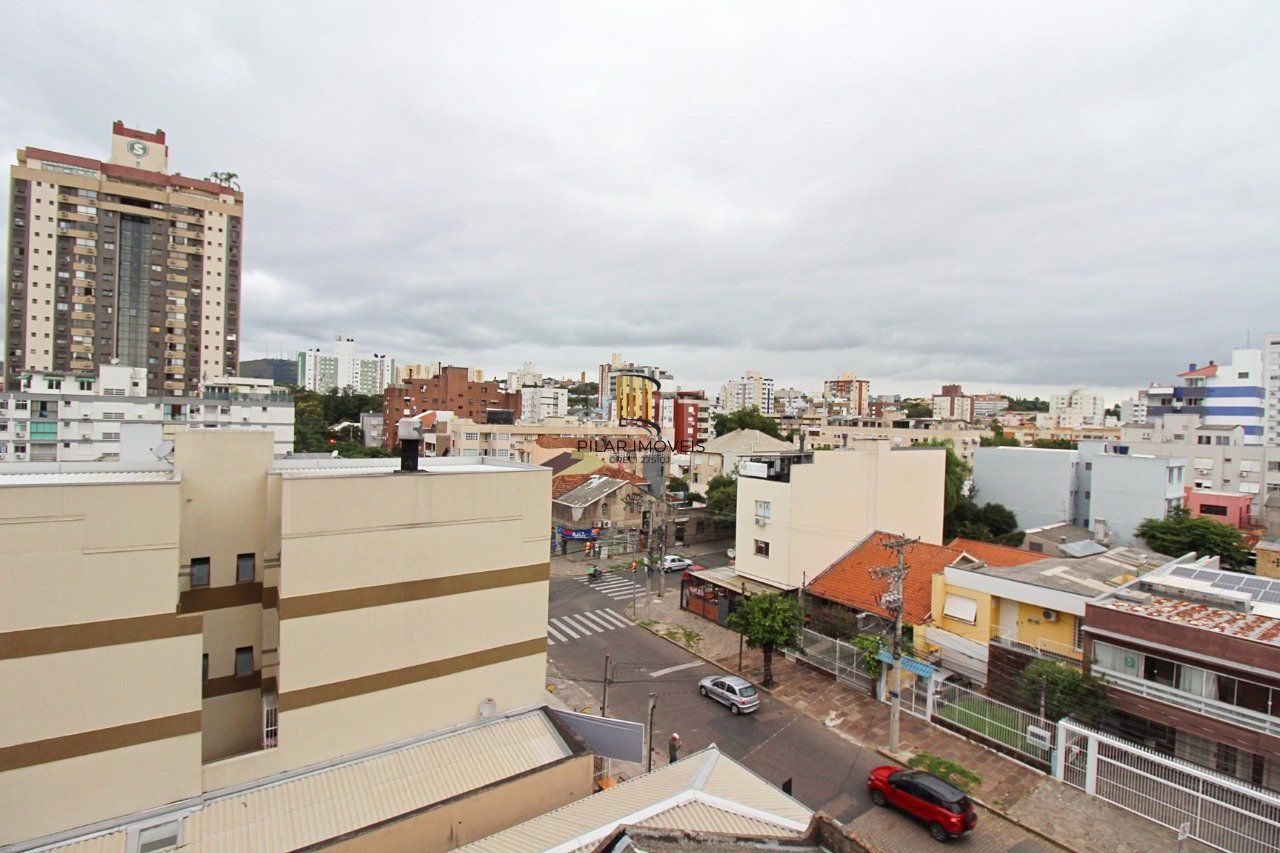 Apartamento de três dormitórios, suíte e uma vaga de garagem no bairro Santana