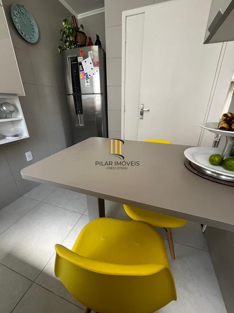 Apartamento de 2 quartos, 2 banheiros e 1 vaga de garagem no bairro Santana POA