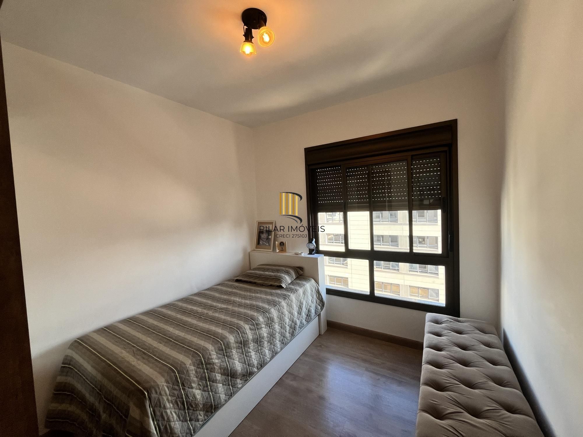 Apartamento de 3 quartos, suíte e 2 vagas de garagem no bairro Menino Deus POA