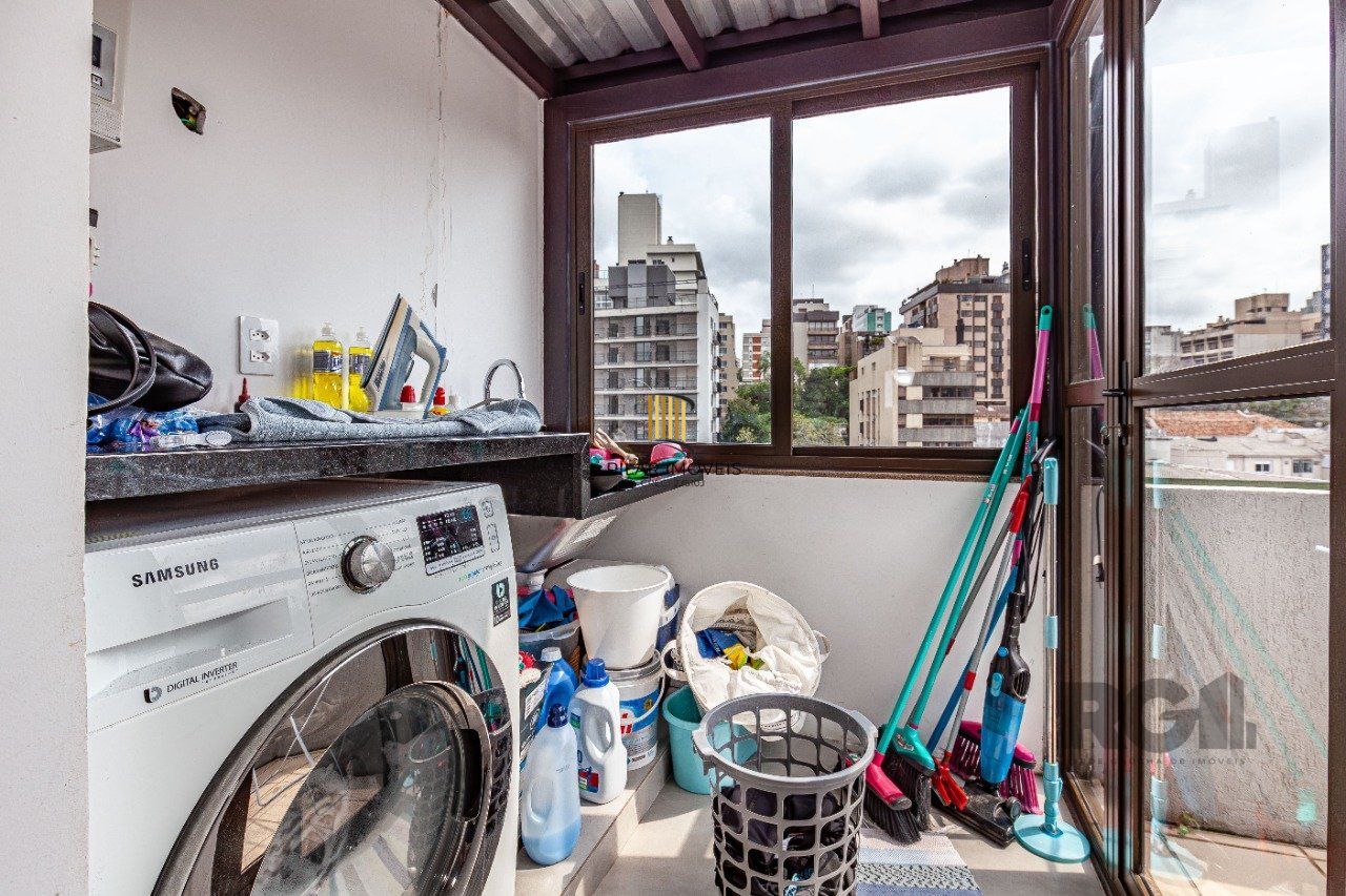 Cobertura 2 dormitórios, 2 suítes, 172 m² de área privativa e 2 vaga(s) de garagem. Localizado na Rua/Av. Casemiro De Abreu, no bairro Rio Branco em Porto Alegre.