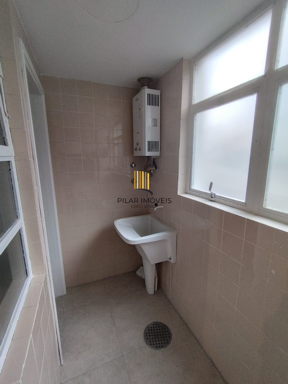 Apartamento de 2 quartos, 2 banheiros e 1 vaga de garagem no bairro Petrópolis