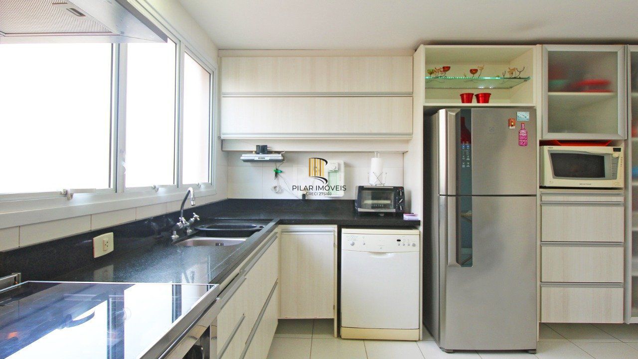Apartamento com três (3) dormitórios, três (3) suítes sendo uma (1) suíte master e quatro (4) vagas de garagem com dois (2) depósitos próximo ao shopping  Iguatemi, no Condomínio Cipriani Nuova Archit
