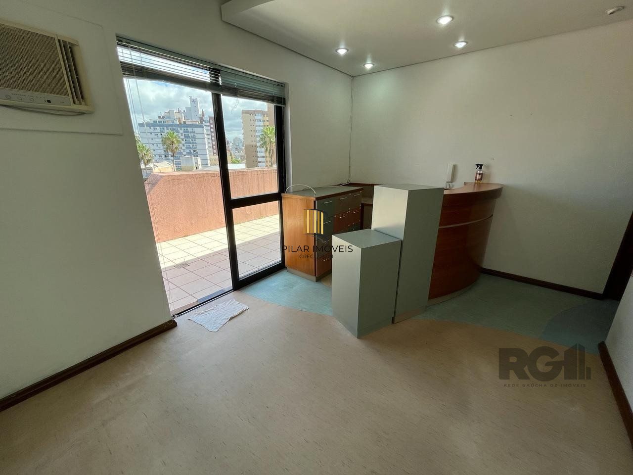 Sala comercial com uma vaga de garagem no bairro Bom Fim em Porto Alegre