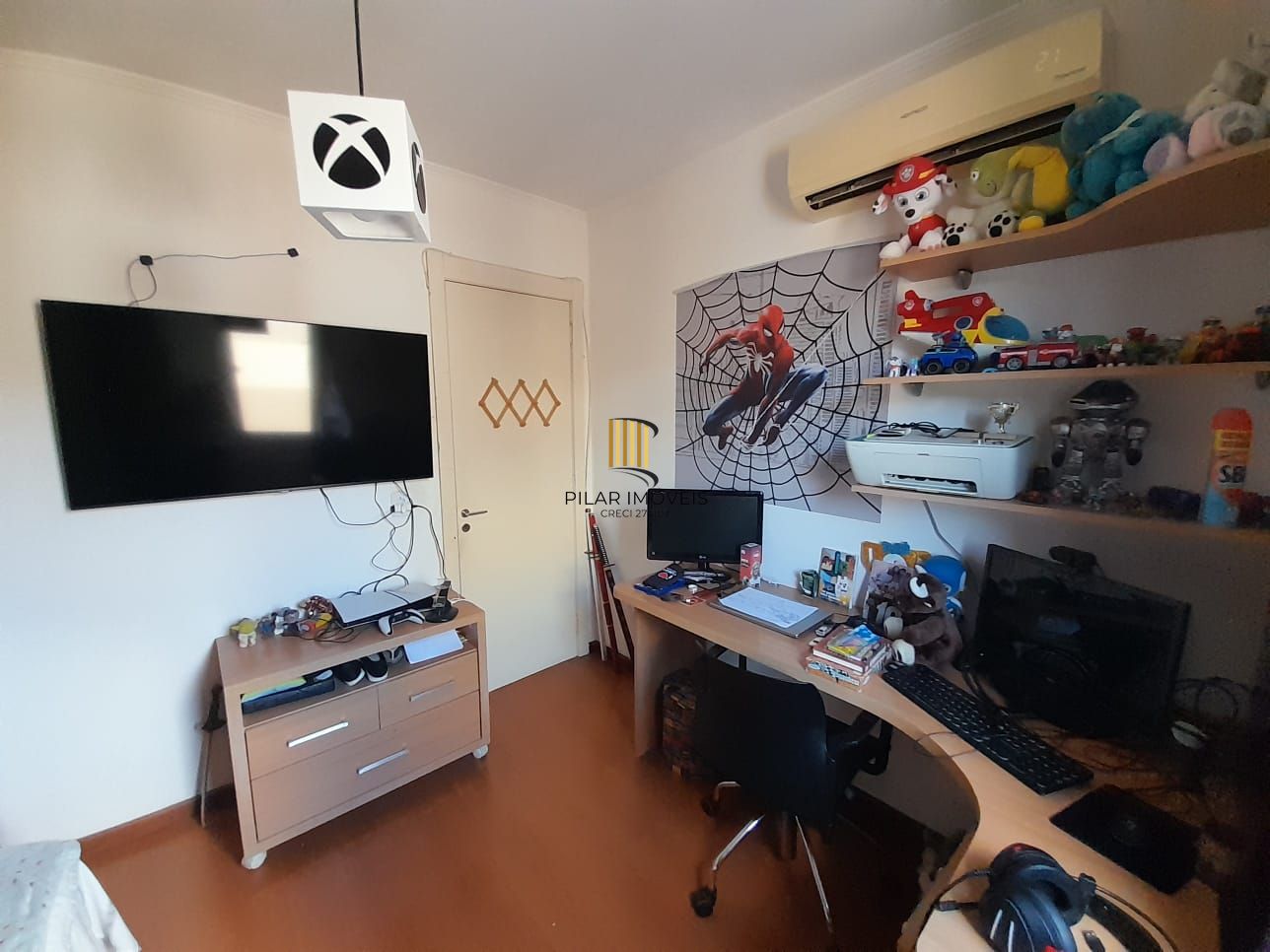 Apartamento de dois quartos e uma vaga de garagem em condomínio com infraestrutura de lazer e segurança.