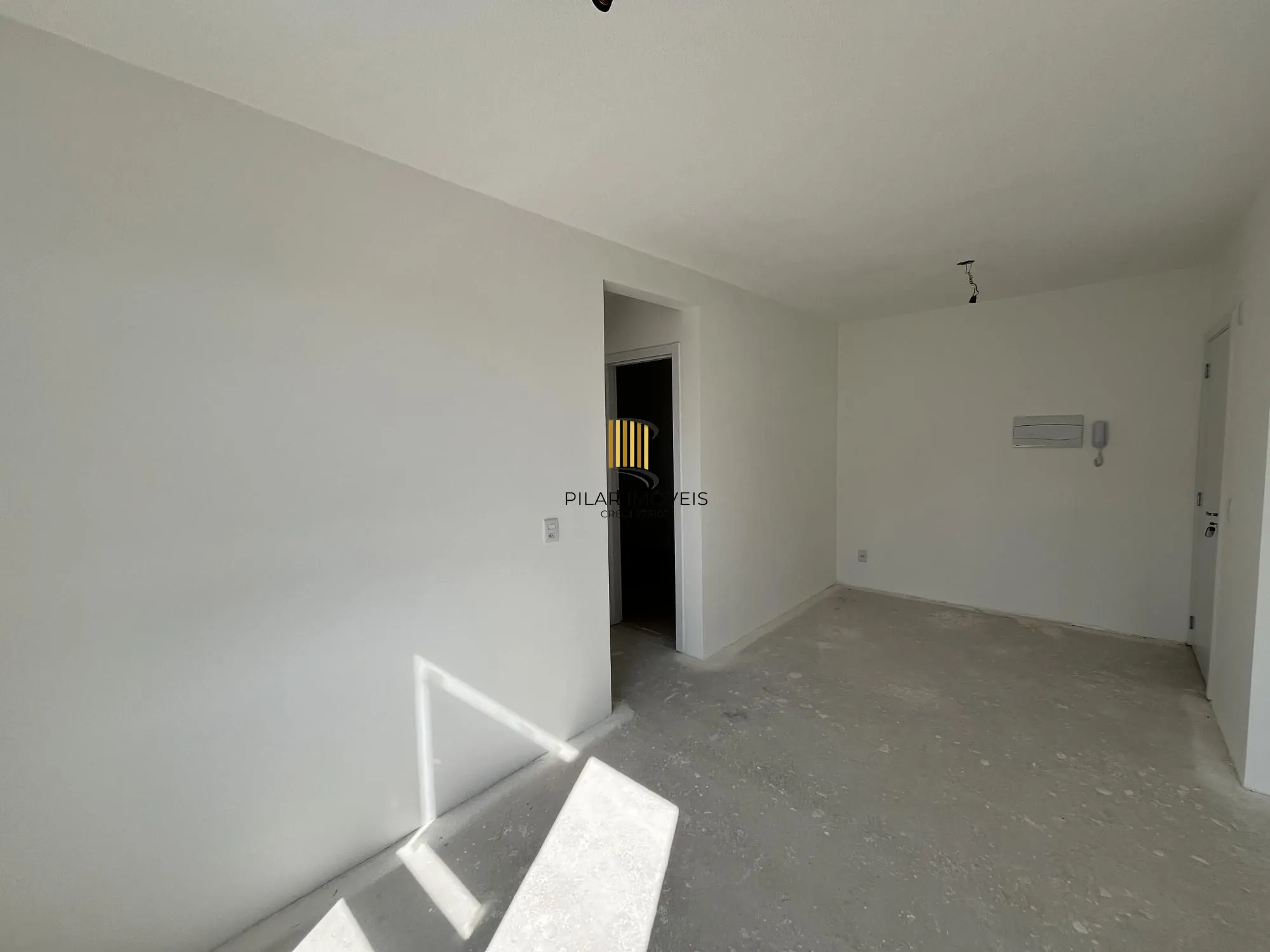 Apartamento de 2 quartos e 1 vaga de garagem no bairro Morro Santana em POA
