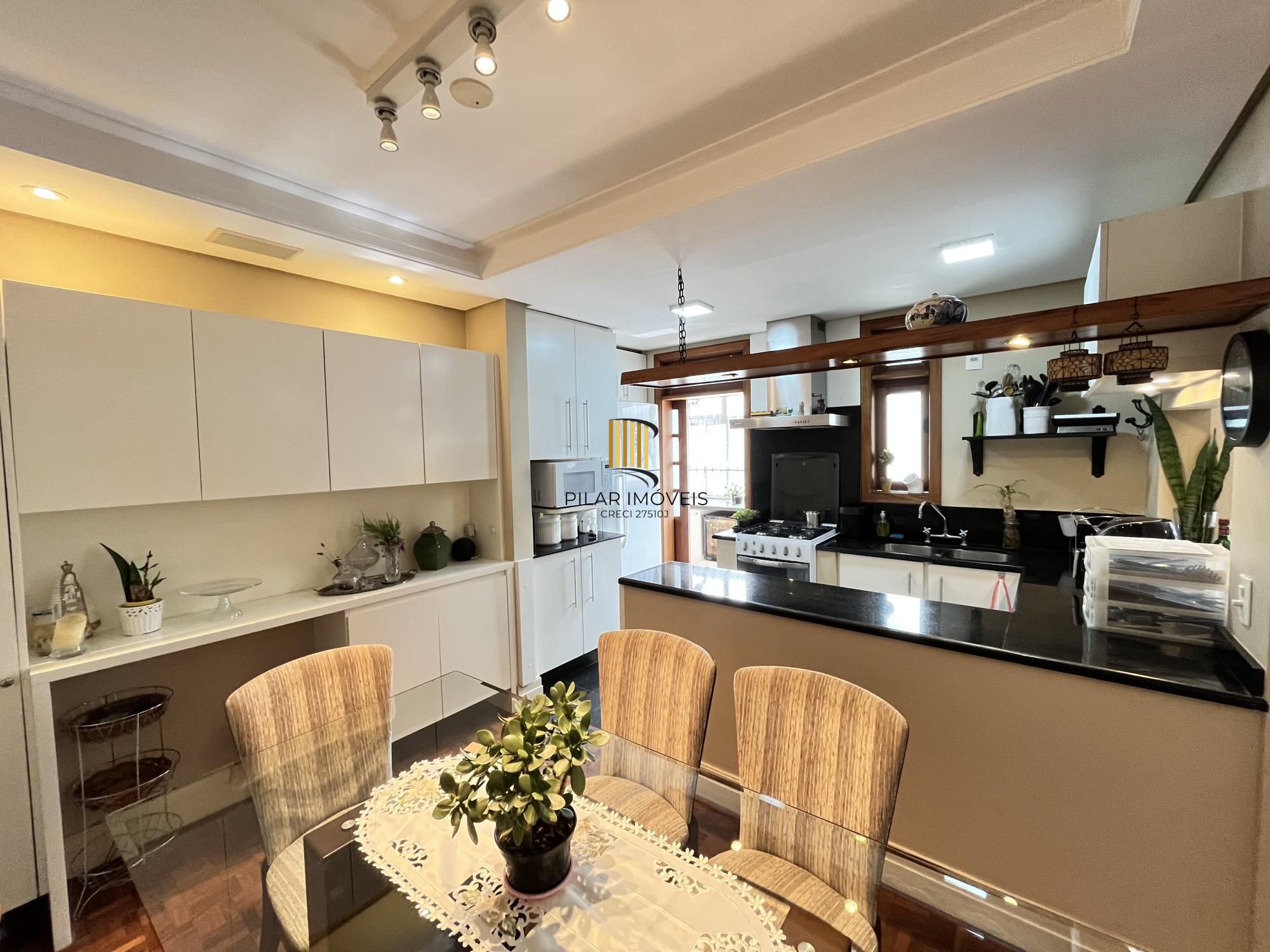 Apartamento de 2 quartos, suíte e 2 vagas de garagem no bairro Jardim Botânico.