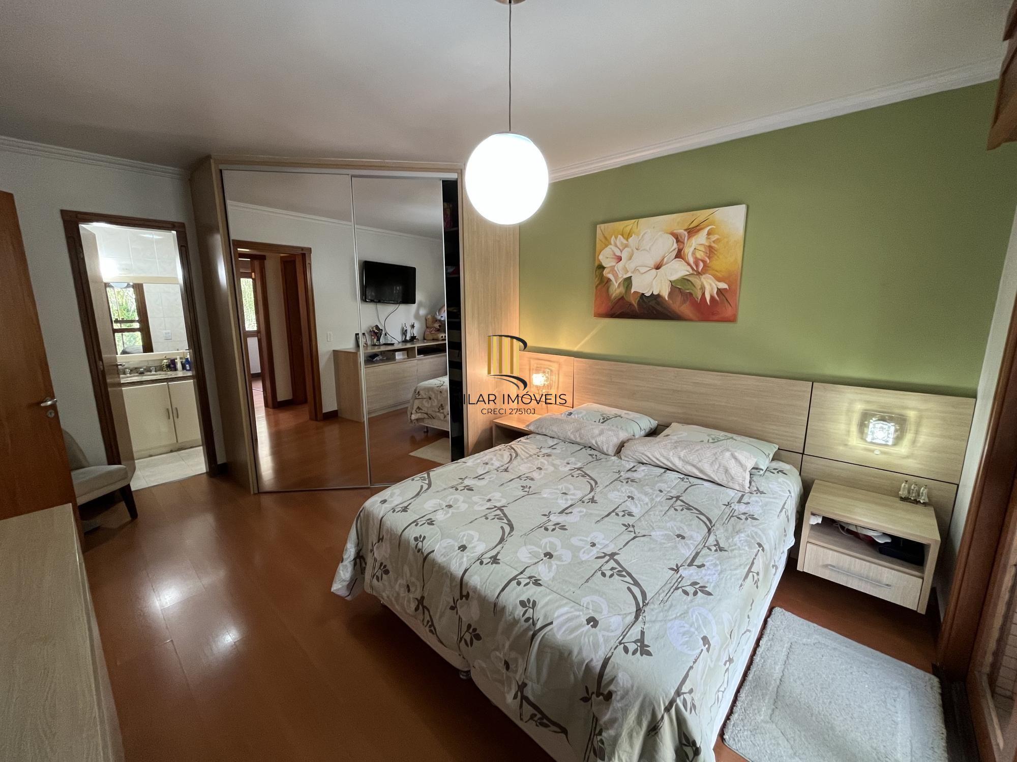 Apartamento de 3 quartos, suíte e 2 vagas de garagem no bairro Santana em POA
