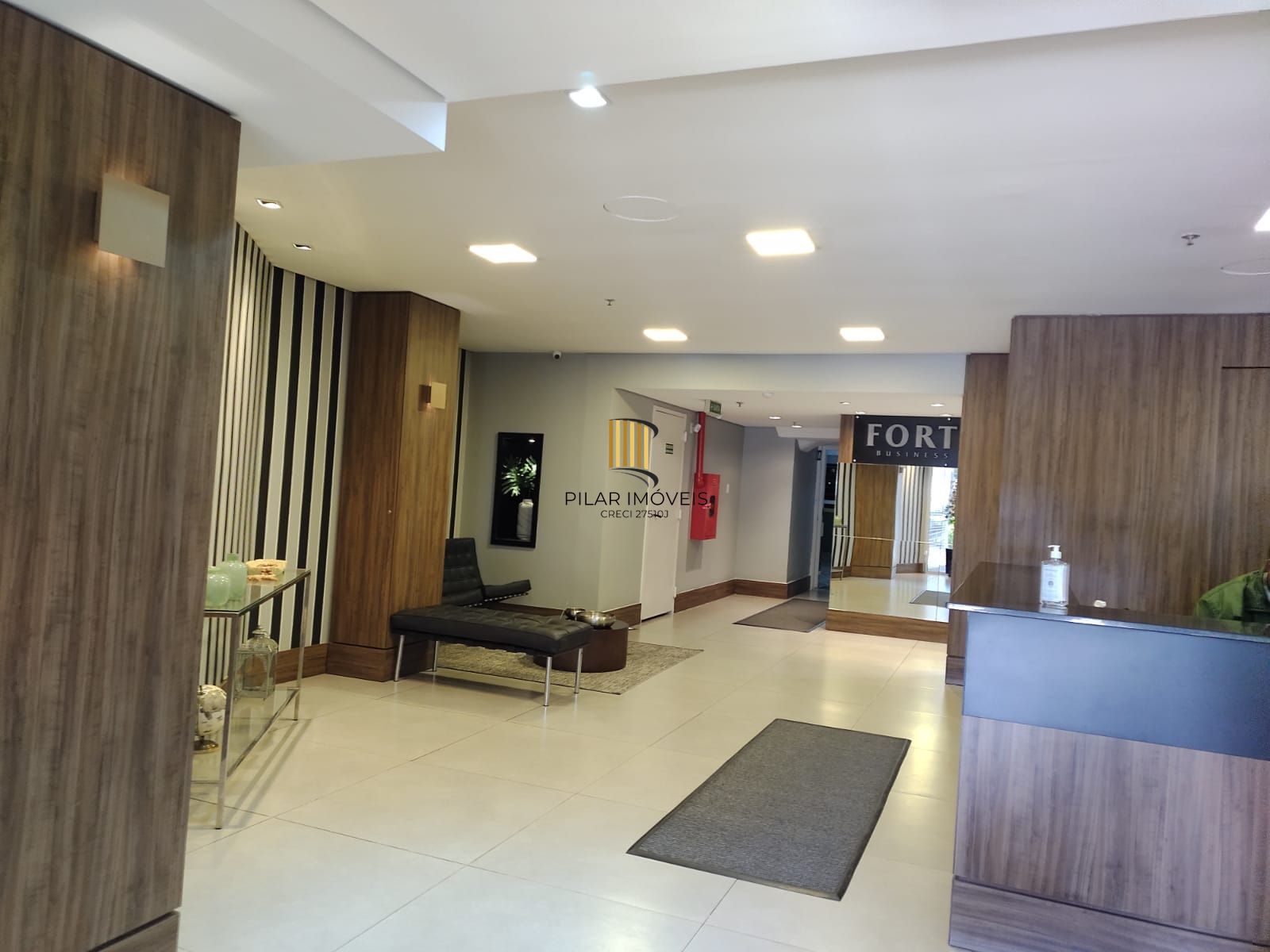 Sala comercial com 2 vagas de garagem escrituradas