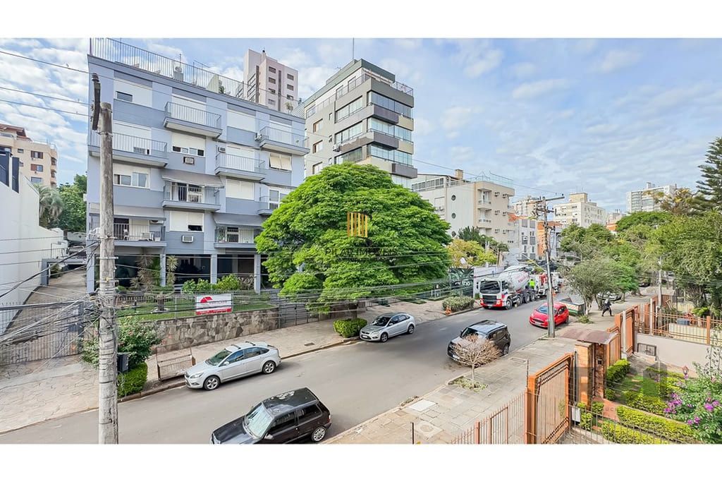 Cobertura de 3 quartos, suíte e 1 vaga de garagem no bairro Petrópolis em POA/RS