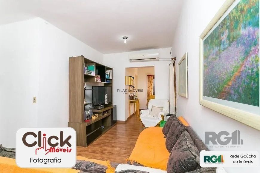 Casa 3 dormitórios, 123,8 m² de área privativa e 2 vaga(s) de garagem. Localizado na Rua/Av. Andaraí, no bairro Passo D Areia em Porto Alegre.