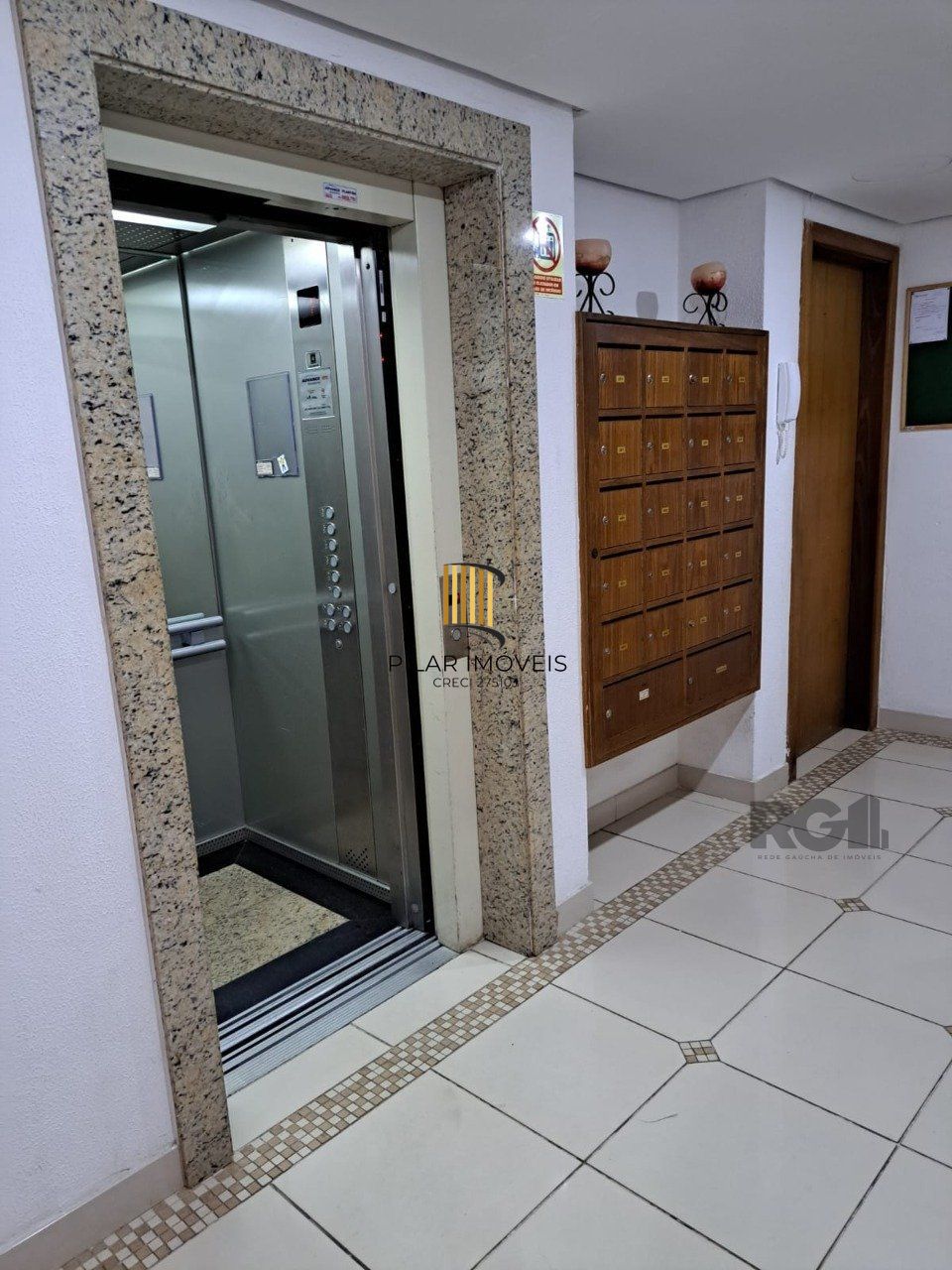 Apartamento de 2 quartos, suíte e 2 vagas de garagem no bairro Bom Fim em POA/RS