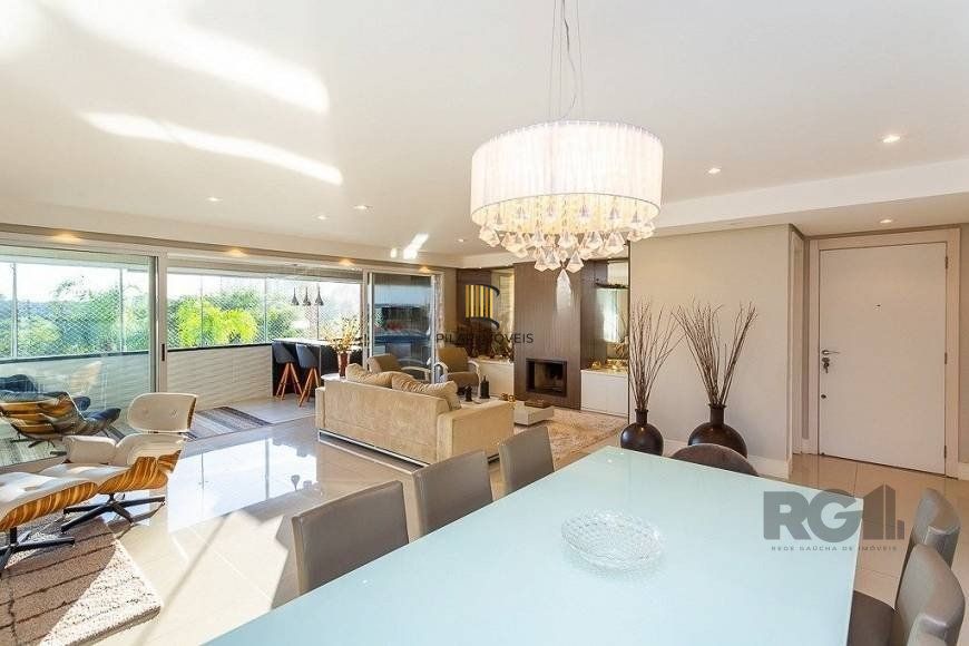 Excelente apartamento, finamente decorado e mobiliado, excelente iluminação, possuindo 03 dormitórios e 03 suites, sendo 01 master