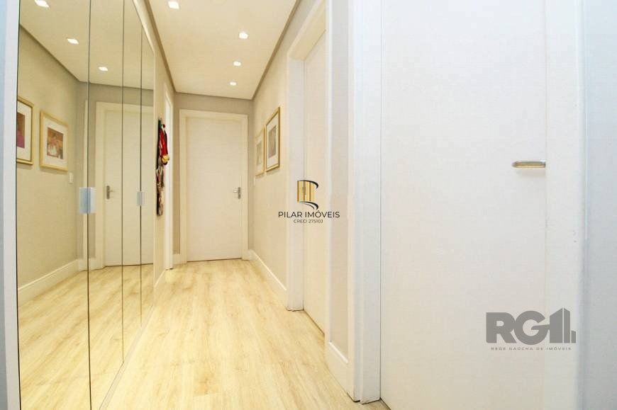 EXCELENTE OPORTUNIDADE! 120m2, 2 VAGAS, ANDAR ALTÍSSIMO COM VISTA PARA AEROPORTO! Apartamento 3 dormitórios (sendo 1 suíte) 
