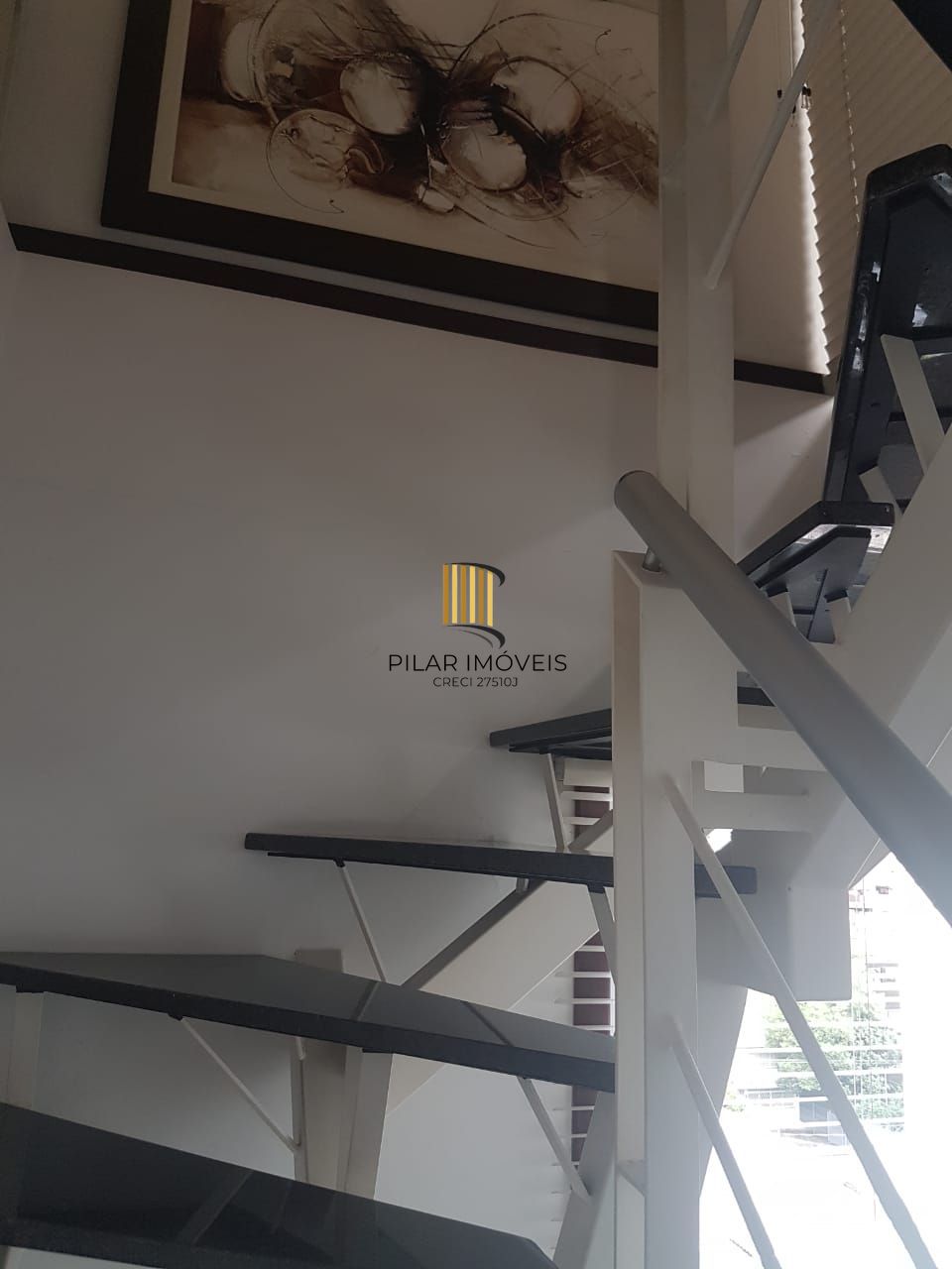 Apartamento de um quarto, suíte e uma vaga de garagem no bairro Mont´Serrat