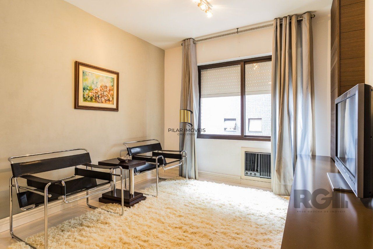Apartamento de três quartos, suíte e duas vagas de garagem no bairro Mont Serrat em Porto Alere,