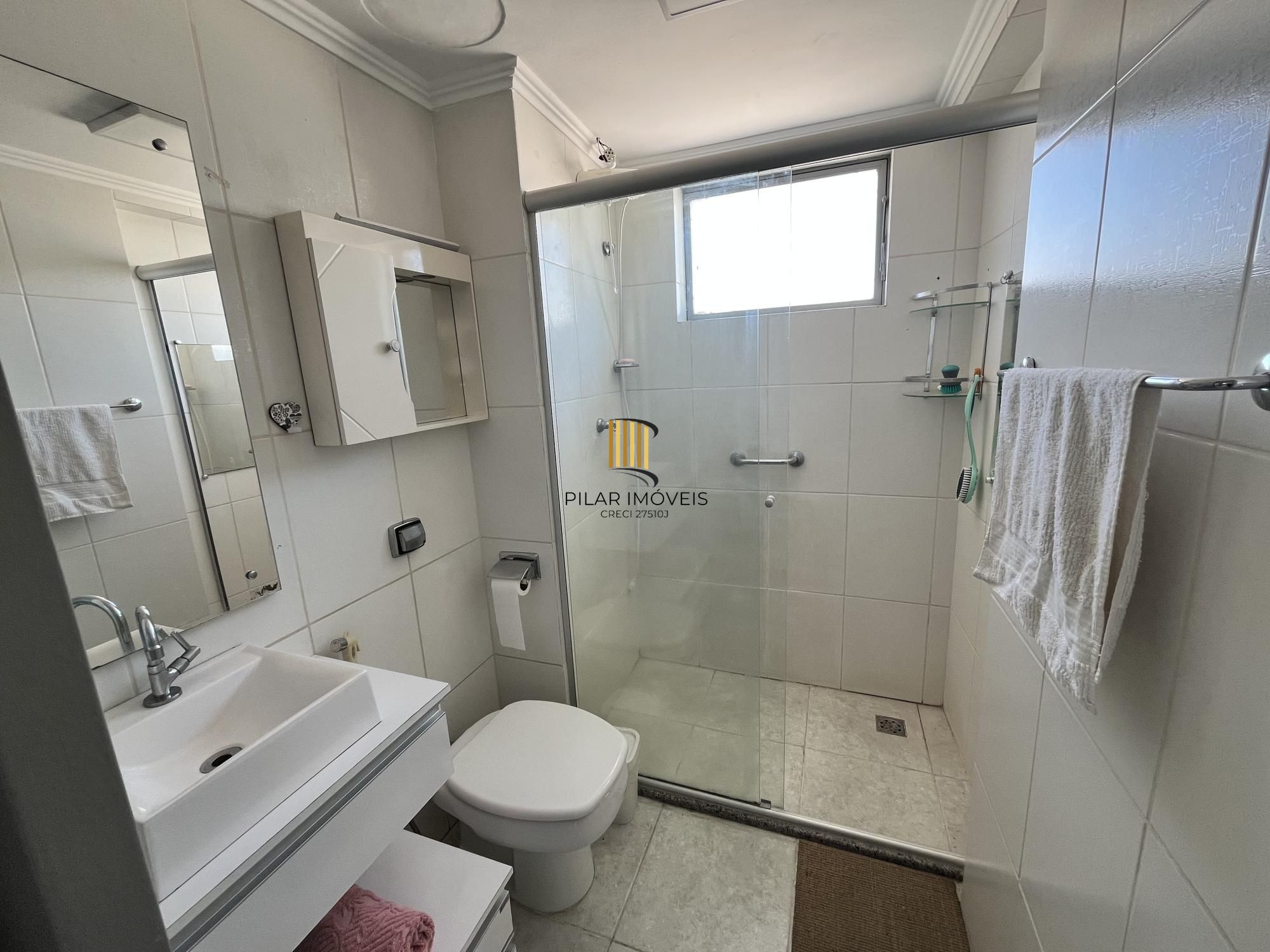 Apartamento de 2 quartos, suíte e 1 vaga de garagem no bairro Farroupilha em POA