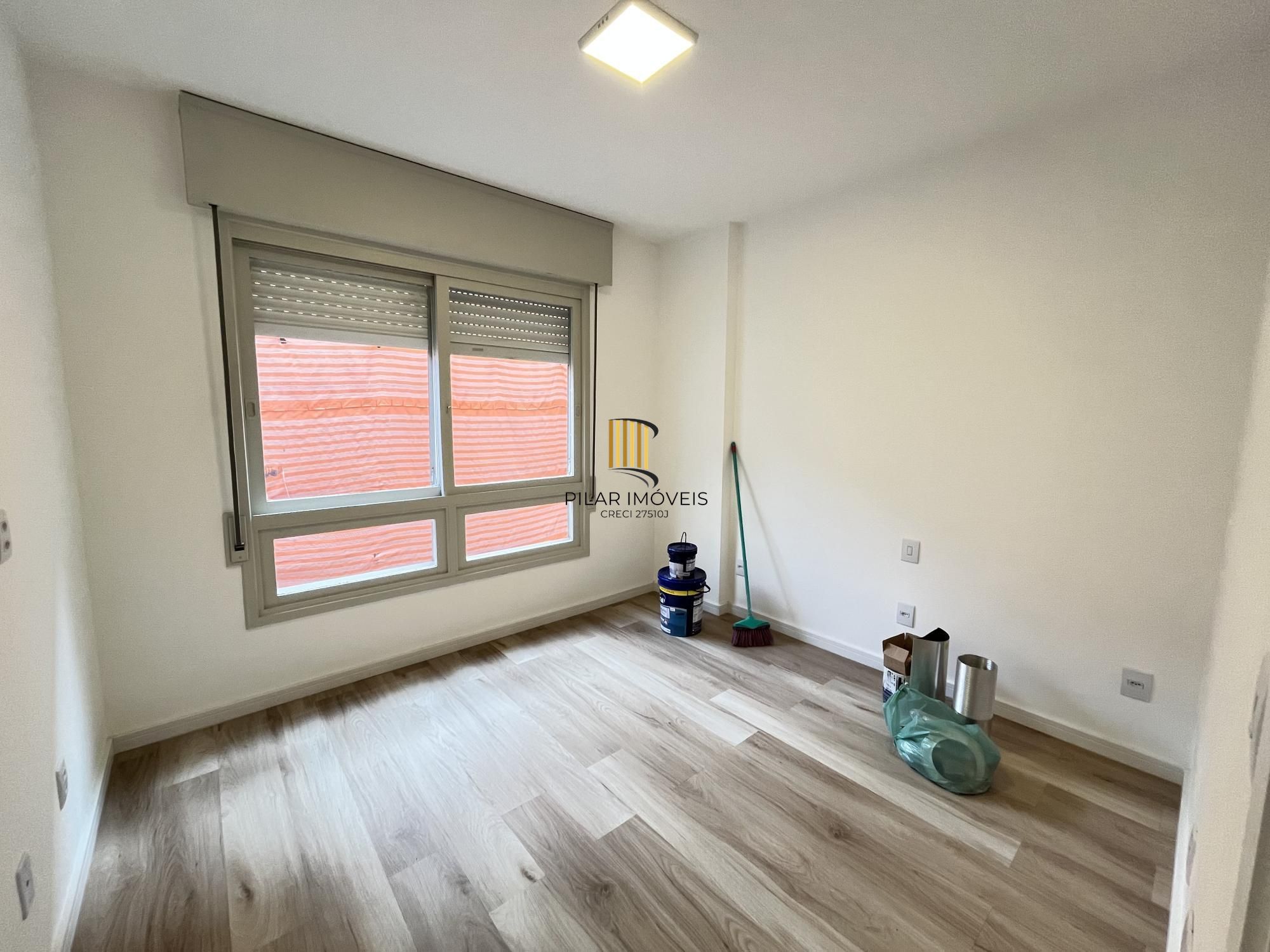 Apartamento de 2 quartos, suíte e 1 vaga de garagem no bairro Bom Fim em POA