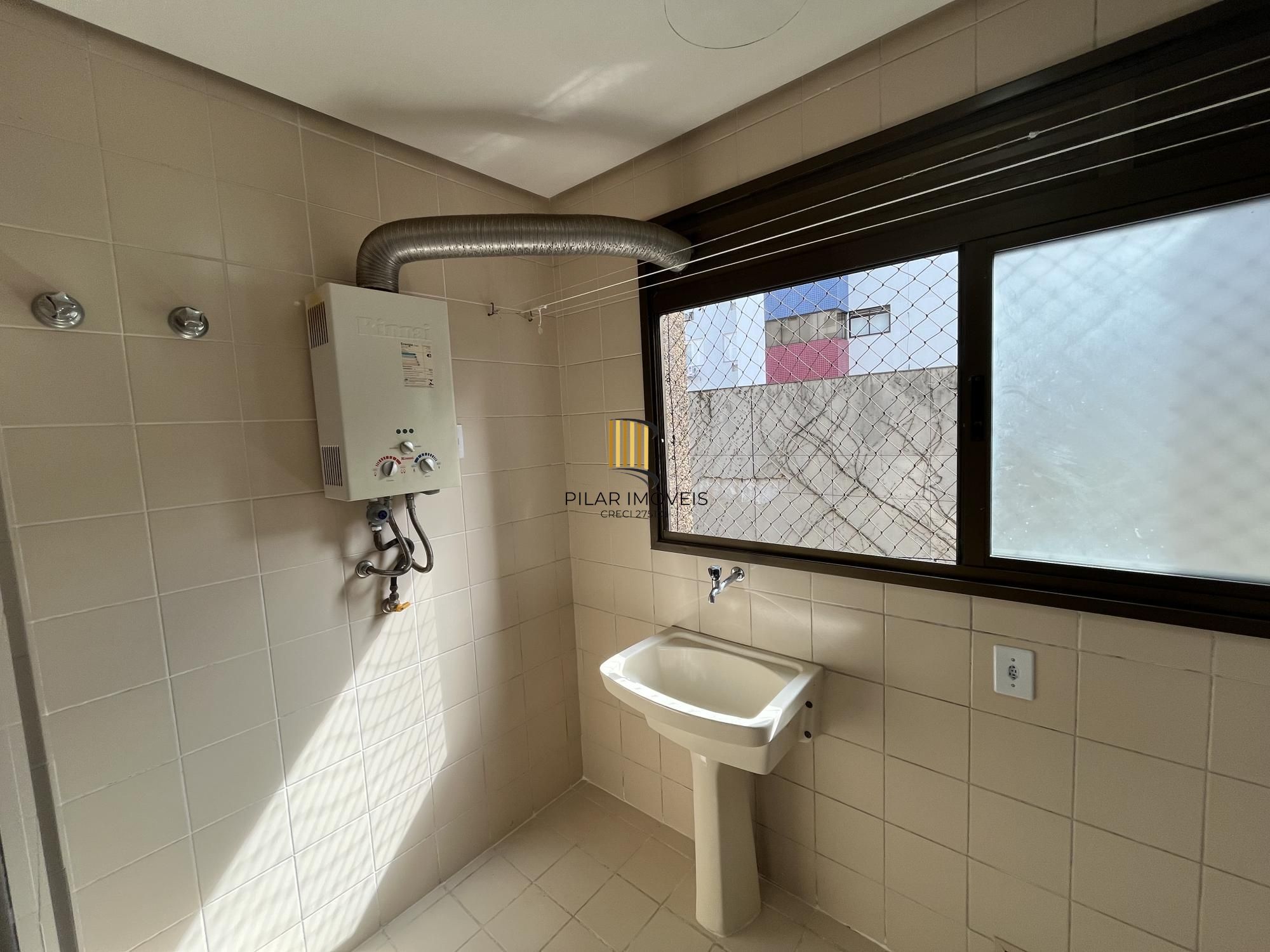 Apartamento de 3 quartos, suíte e 2 vagas de garagem no Bairro Menino Deus POA