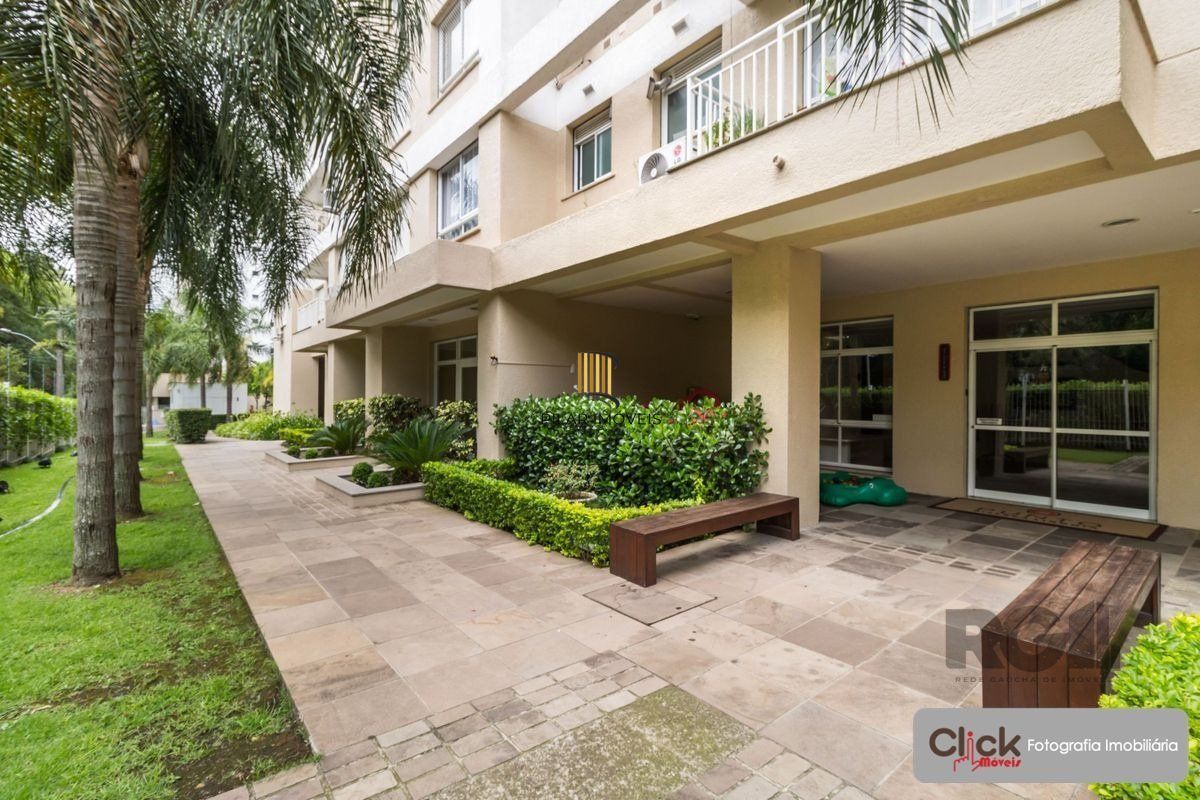 Vende apartamento de 3 quartos, sendo 1 suíte, mobiliado, 1 vaga coberta e escriturada, no Jardim Lindóia - Porto Alegre