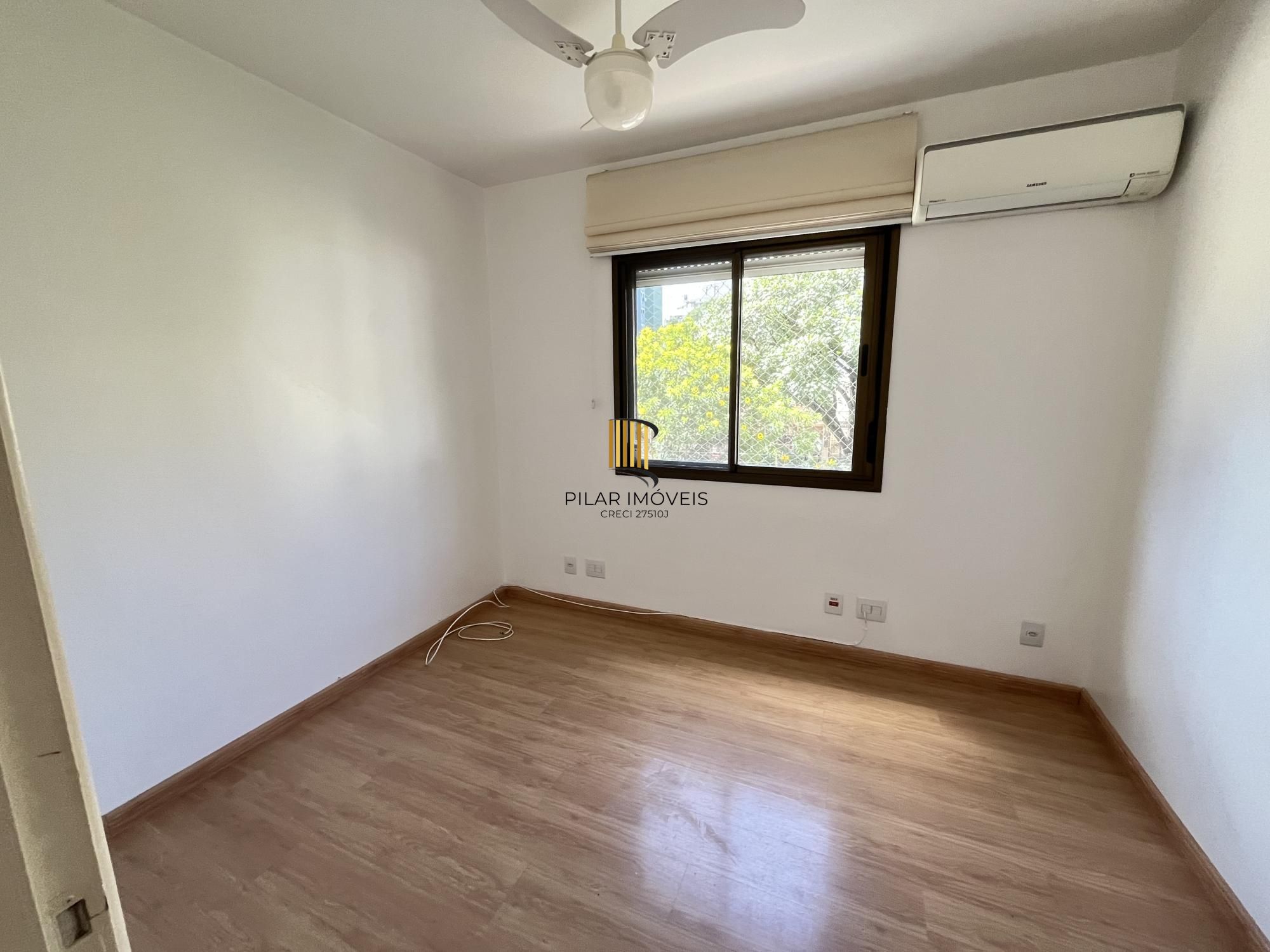Apartamento de 3 quartos, suíte e 2 vagas de garagem no bairro Petrópolis.