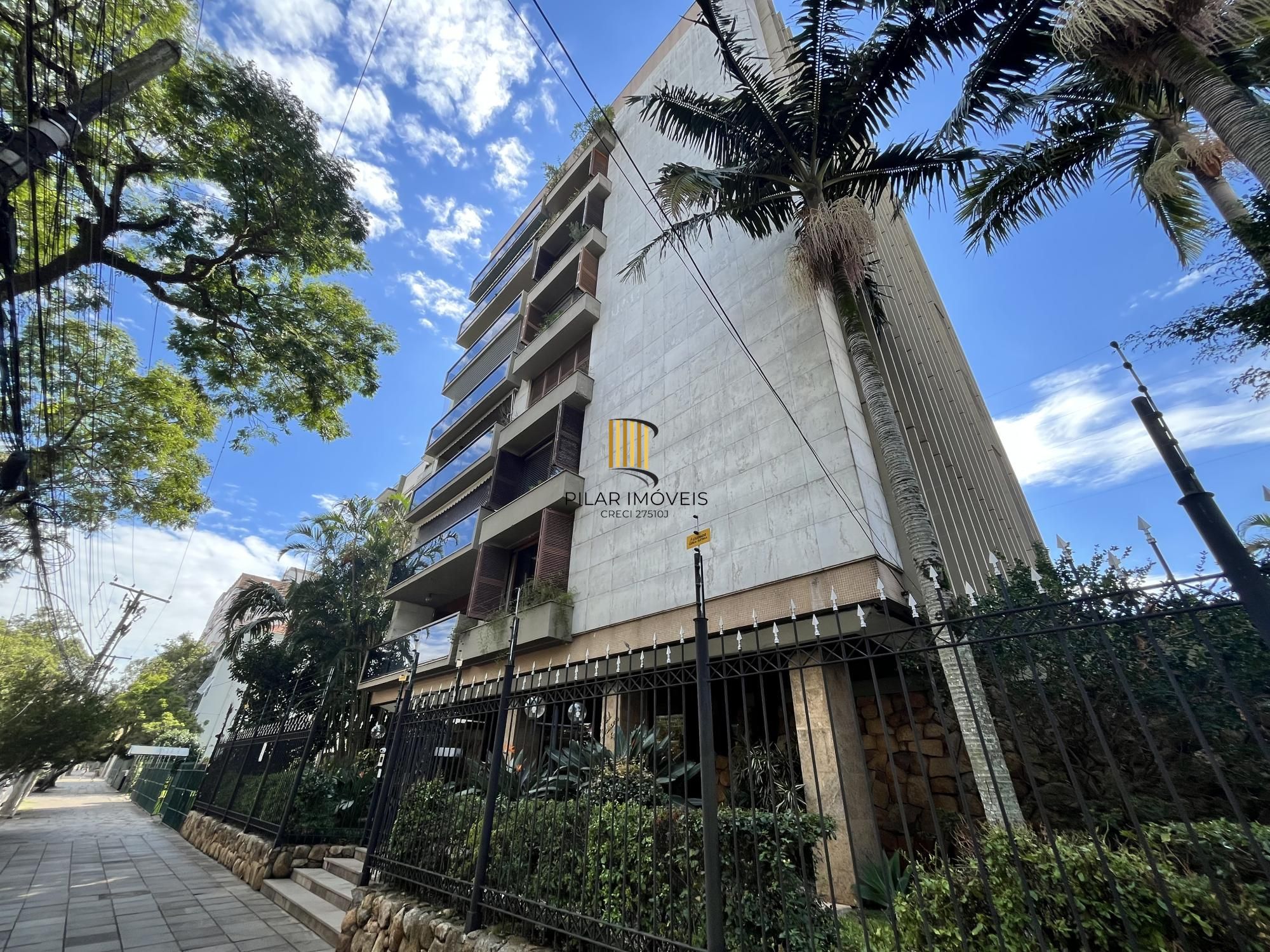 Apartamento de 4 quartos, suíte, amplo closet, dependência e 2 vagas de garagem