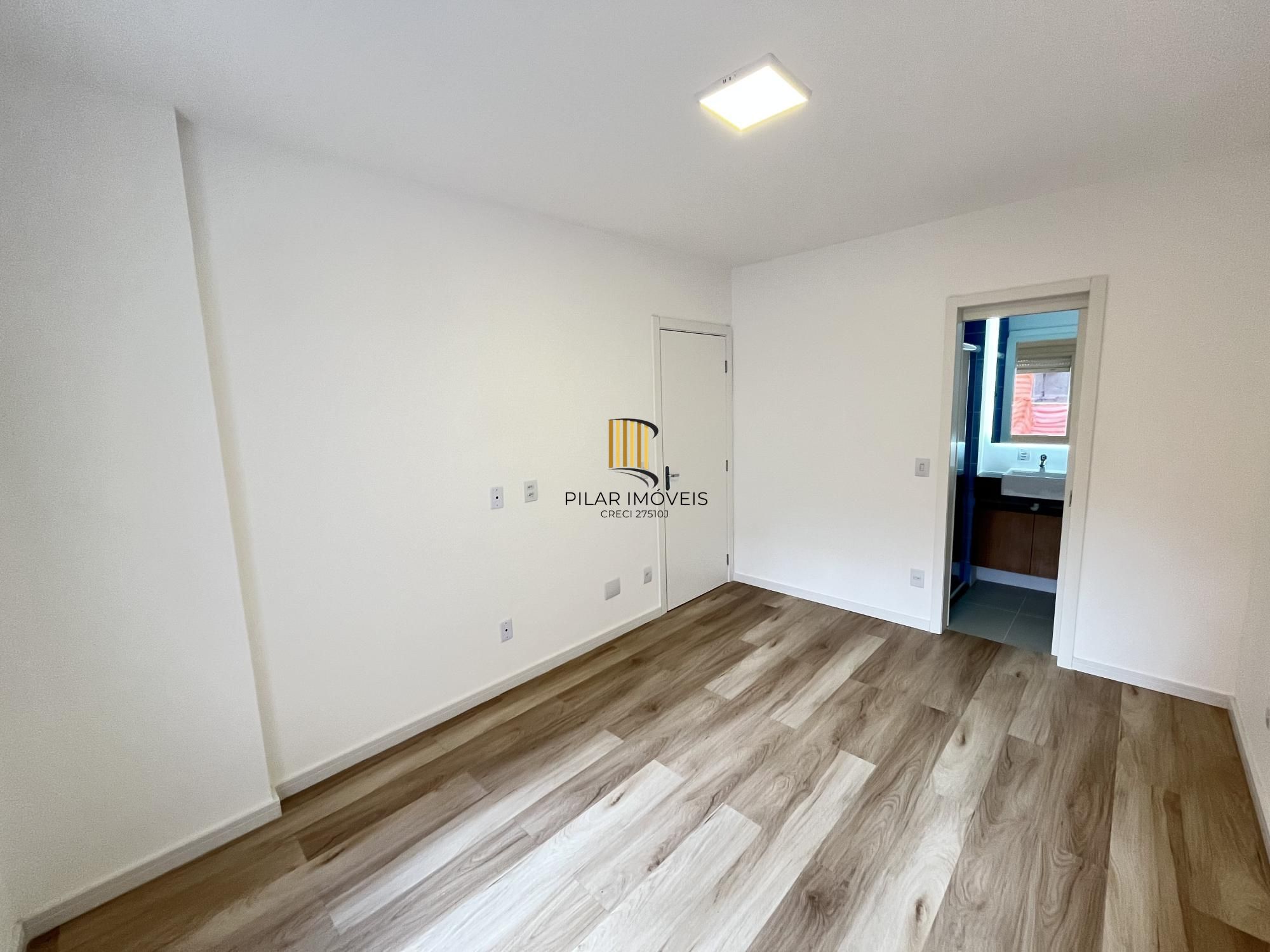Apartamento de 2 quartos, suíte e 1 vaga de garagem no bairro Bom Fim em POA
