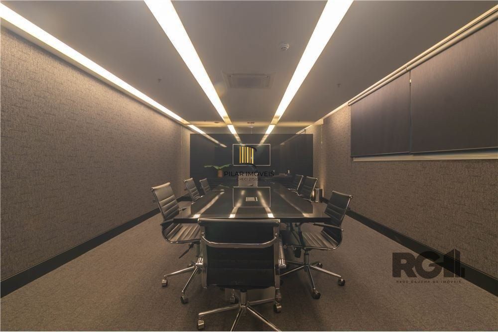 Sala comercial com 36,7 m² de área privativa e 1 vaga(s) de garagem. Localizado na Rua/Av. Doutor Nilo Peçanha, no bairro Bela Vista em Porto Alegre.