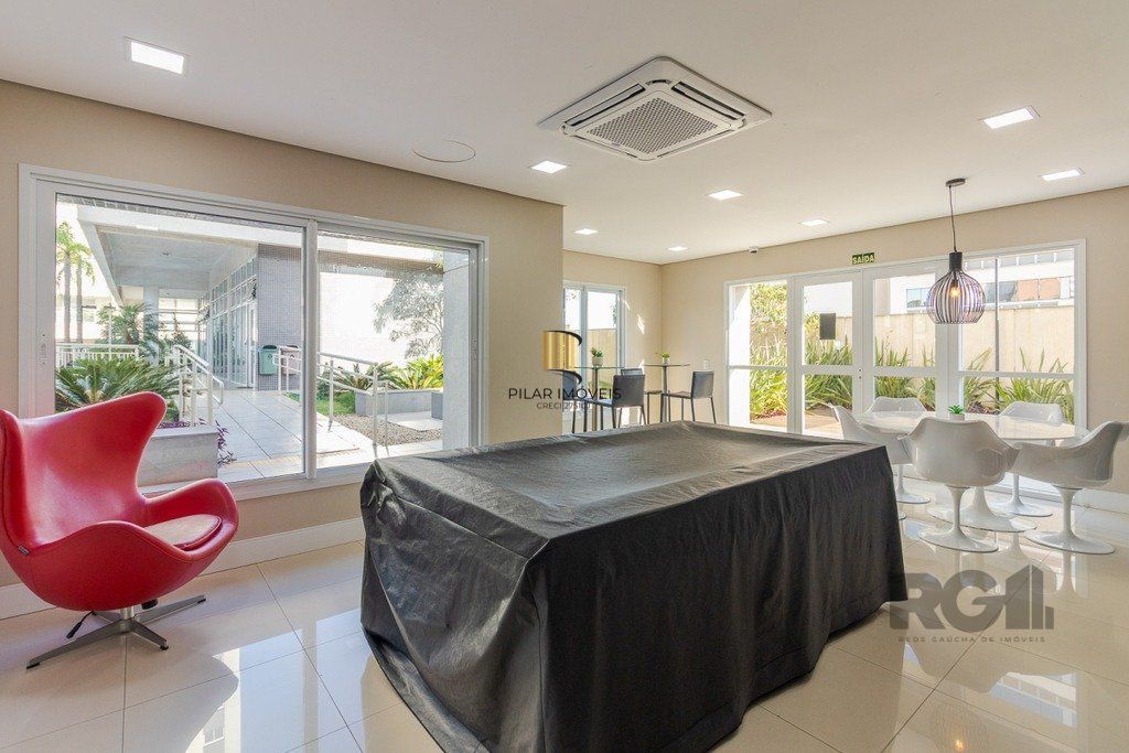 Apartamento 3 dormitórios, sendo 1 suíte, 102 m² de área privativa e 2 vaga(s) de garagem. Localizado na Rua/Av. Sao Josemaria Escriva, no bairro Central Parque em Porto Alegre.	