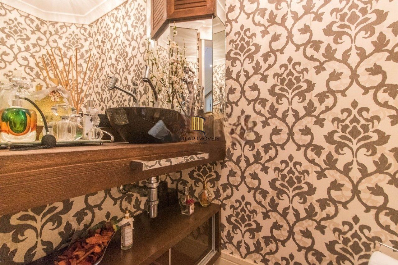 Apartamento com 3 suítes e 3 vagas de garagem no bairro Rio Branco em POA/RS