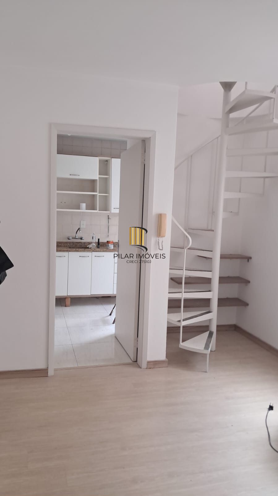 Cobertura de 3 quartos, suíte e 1 vaga de garagem no bairro Bom Fim em POA/RS