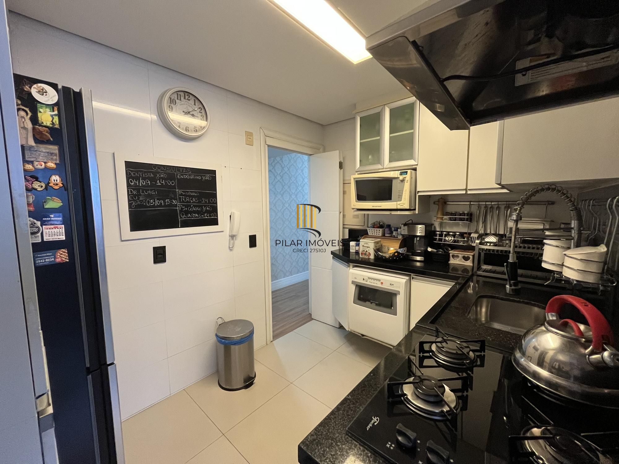 Apartamento de 3 quartos, suíte e 1 vaga de garagem no Bairro Menino Deus em POA