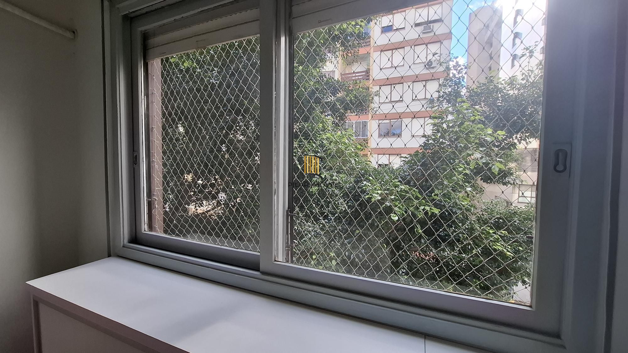Apartamento 1 dormitório de frente na Lima e Silva próximo à André da Rocha