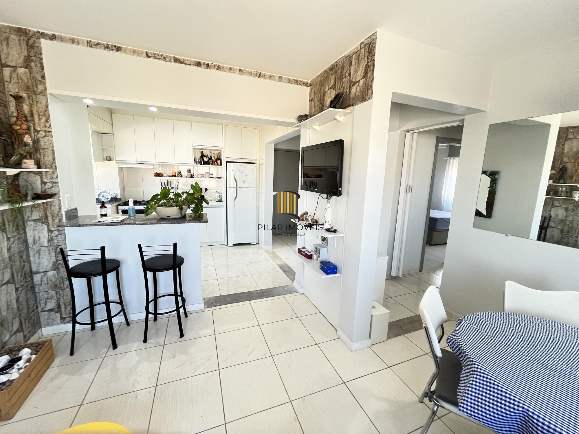 Apartamento de 2 quartos, suíte e 1 vaga de garagem no bairro Farroupilha em POA