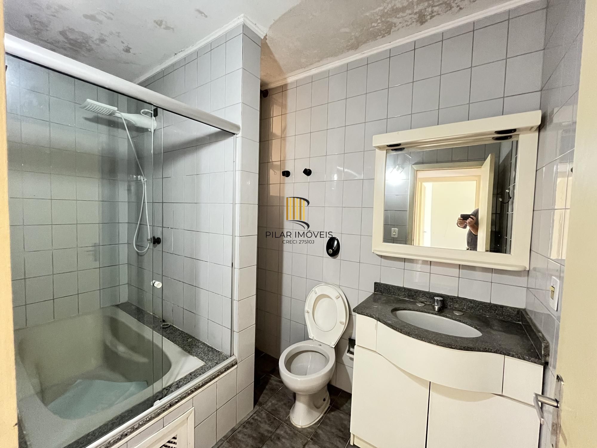 Apartamento de 3 quartos, churrasqueira e 1 vaga de garagem bairro Petrópolis