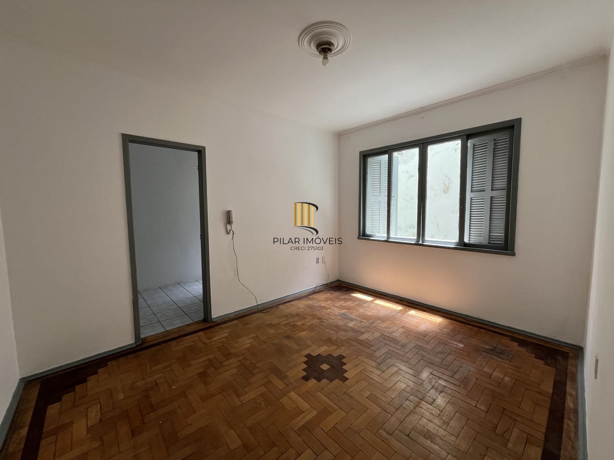 Apartamento de dois quartos em prédio com elevador no bairro Bom Fim em POA/RS - Pilar Imóveis