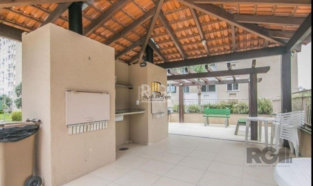 Apartamento de três dormitórios, suíte e uma vaga de garagem no bairro Jardim Carvalho em Porto Alegre.