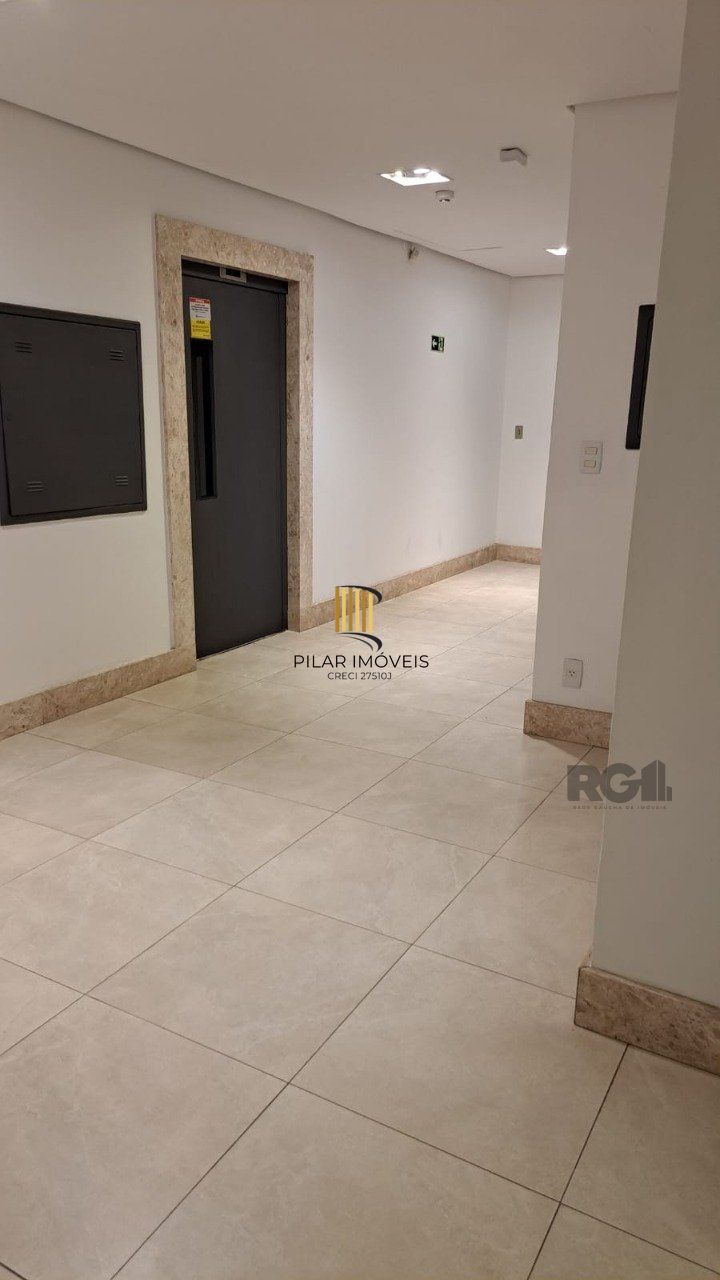 Sala comercial com 39,55 m² de área privativa. Localizado na Rua/Av. Felipe Camarão, no bairro Bom Fim em Porto Alegre.