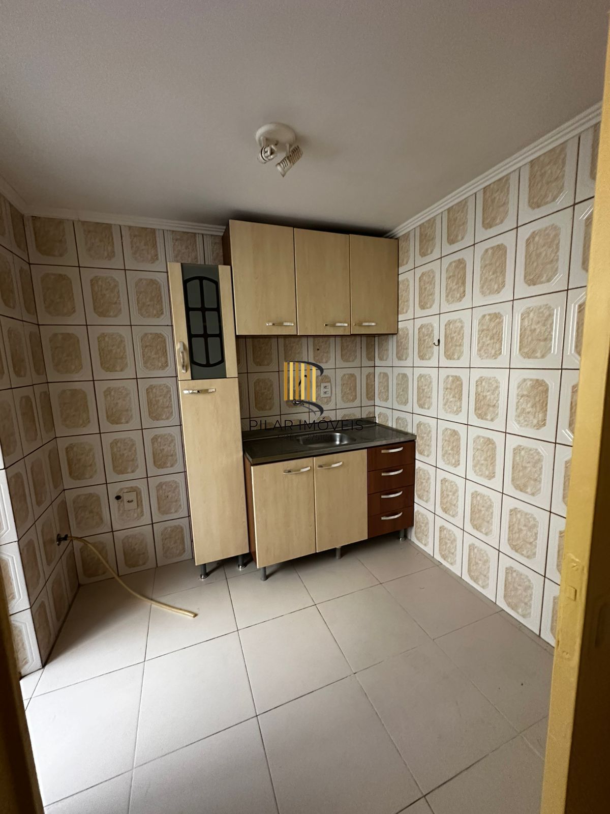 Apartamento de 2 quartos e 1 vaga de garagem no bairro Menino Deus em POA/RS