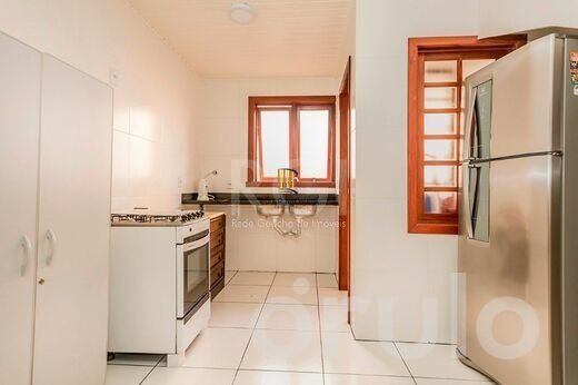 Cobertura para Venda - 244m², 3 dormitórios, sendo 1 suites, 2 vagas - Petrópolis