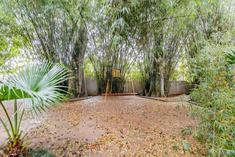 Apartamento de 2 quartos em prédio com elevador, churrasqueira e garagem