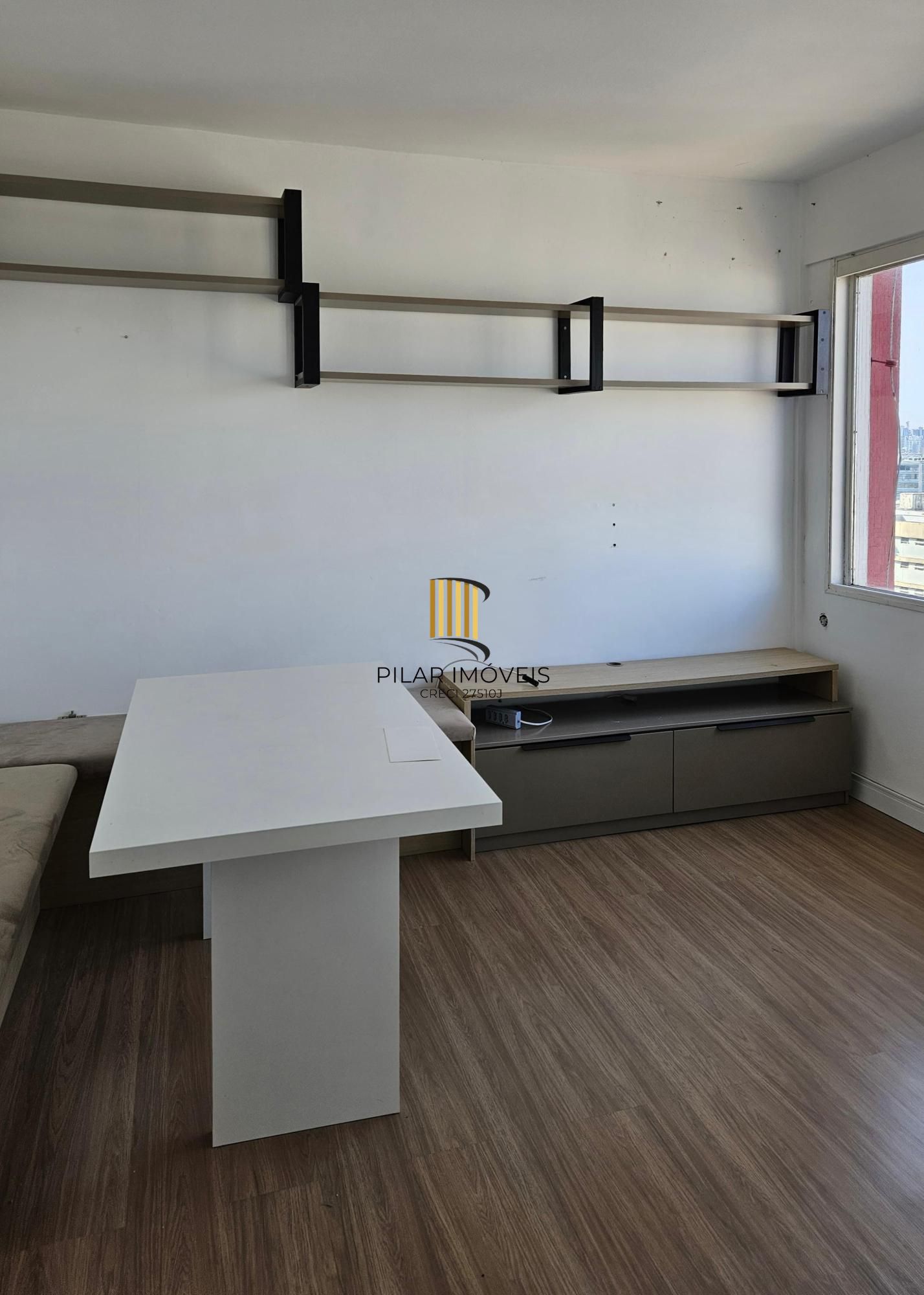 Apartamento com um quarto e uma vaga de garagem no centro de Porto Alegre