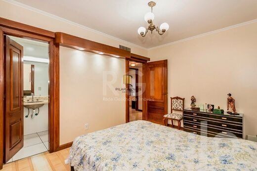 Cobertura para Venda - 244m², 3 dormitórios, sendo 1 suites, 2 vagas - Petrópolis