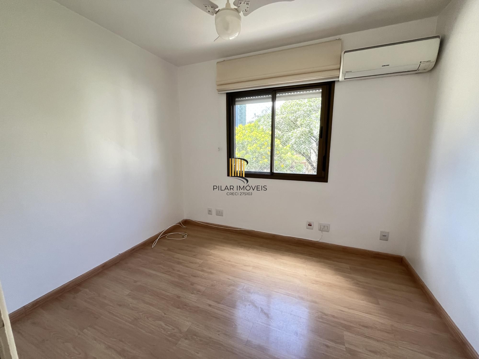 Apartamento de 3 quartos, suíte e 2 vagas de garagem no bairro Petrópolis.