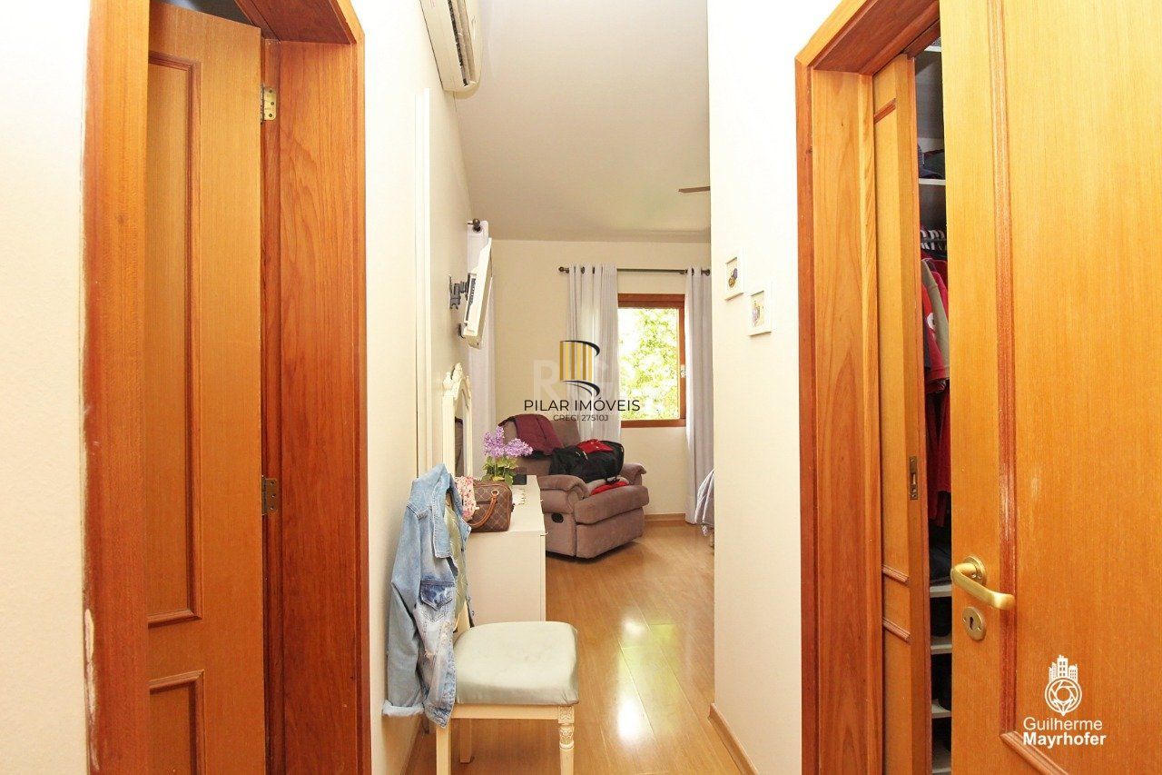 Casa para Venda - 347m², 5 dormitórios, sendo 2 suites, 3 vagas - São João