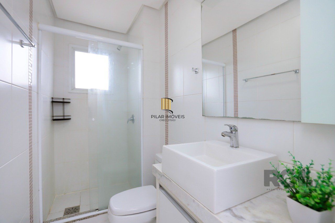 Apartamento de 2 quartos, suíte e 2 vagas de garagem no bairro Menino Deus