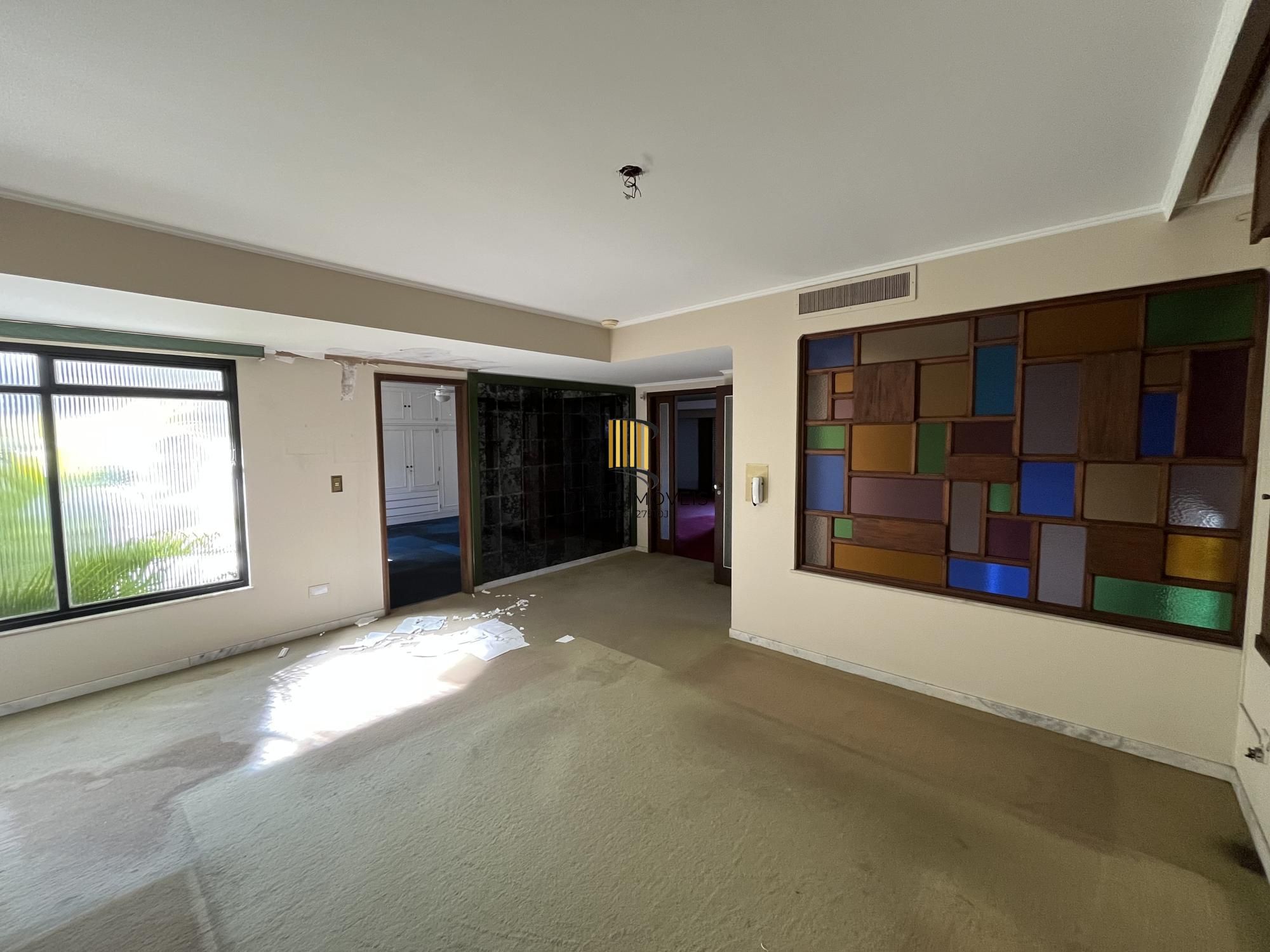 Casa de 4 quartos, 2 suítes e 2 vagas de garagem no bairro Boa Vista em POA