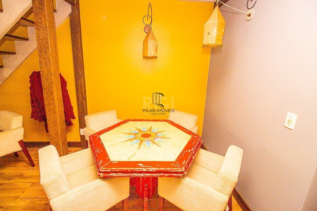 Cobertura para Venda - 116.36m², 2 dormitórios, sendo 1 suites, 1 vaga - Petrópolis
