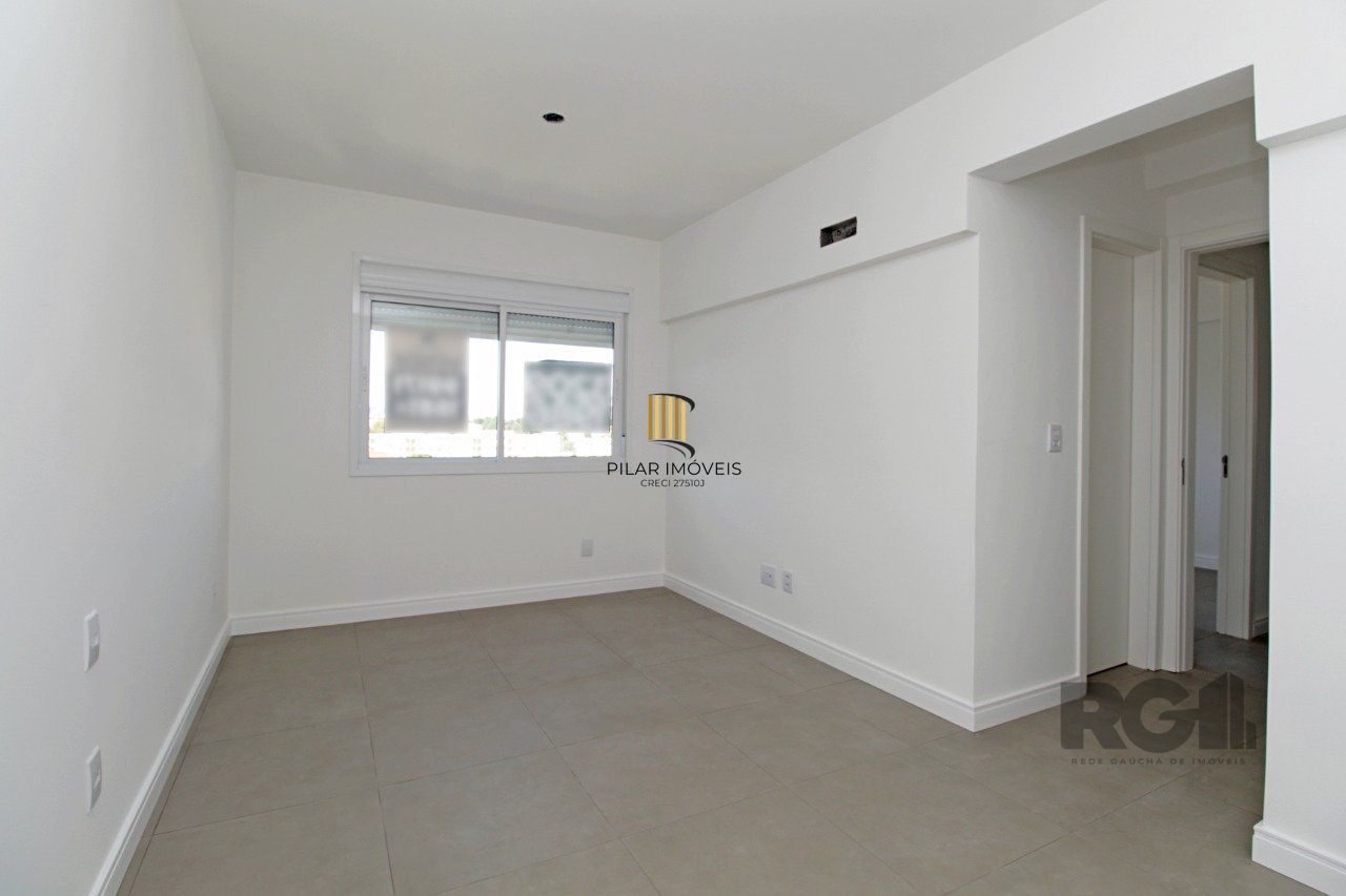 Apartamento de dois dormitórios, suíte e uma vaga de garagem no bairro Petrópolis em Porto Alegre.